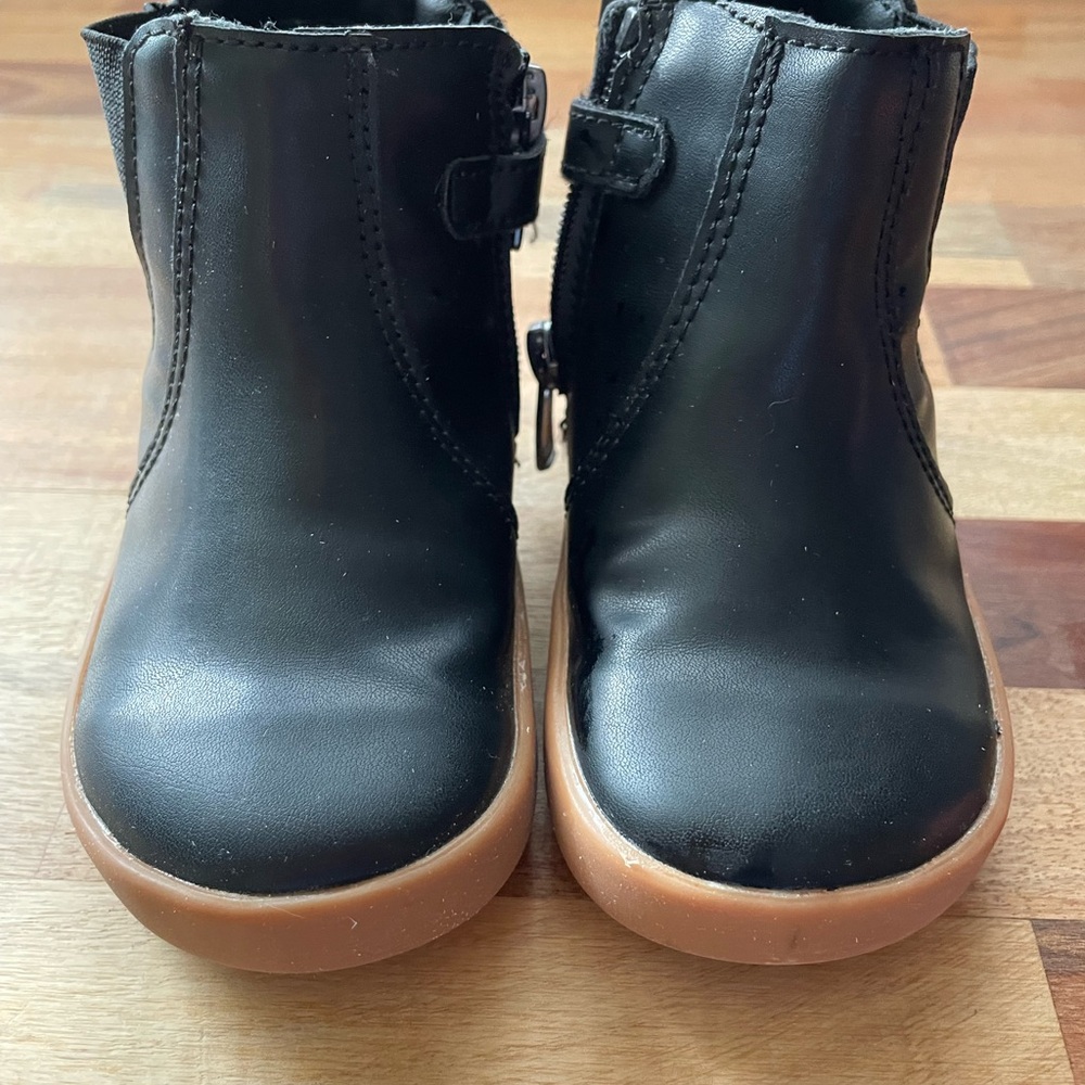 Ten little chelsea boots
